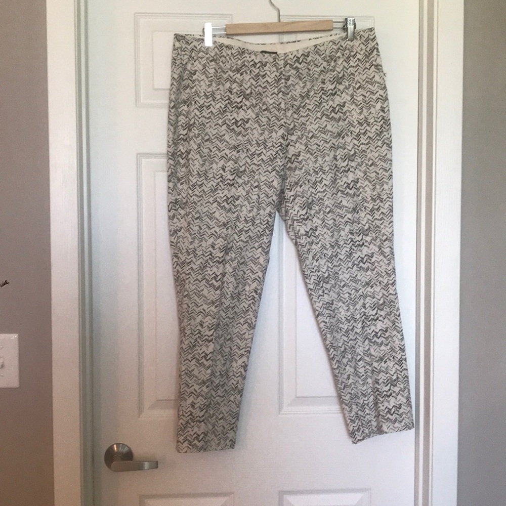 Cropped dress pants with black and white design.